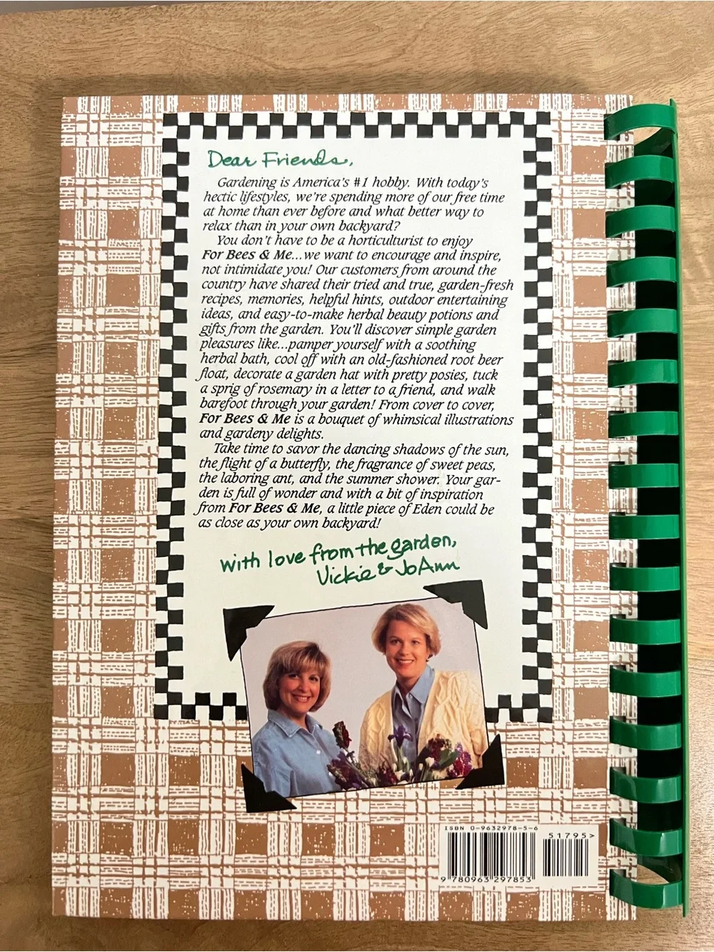 Gooseberry Patch For Bees & Me Cookbook - Brown & Green